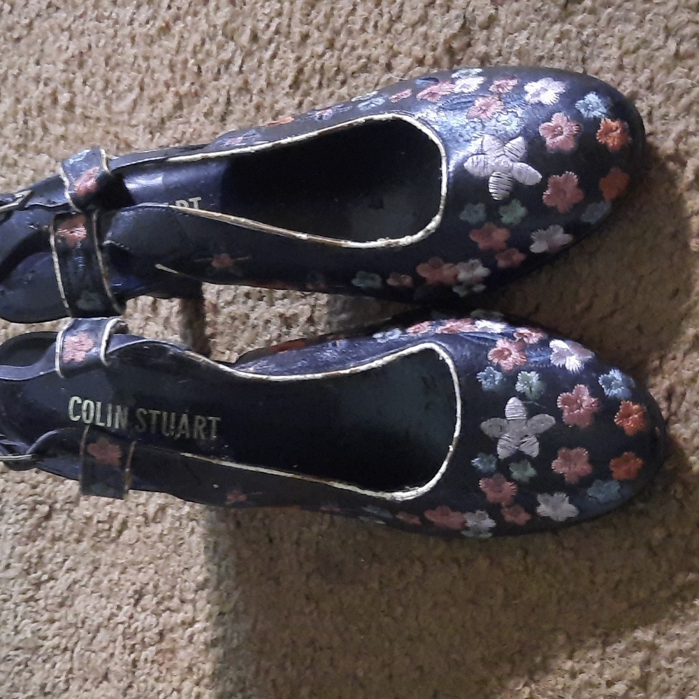Shoes - Picture 5 of 5